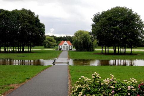 Sogneudflugt til Åkjær Gods og Alrø Kirke.