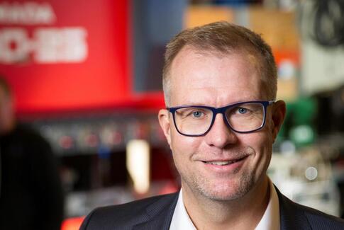 En buket SMV-roser til ministeren