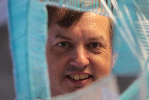 Michael forlod beskyttet værksted - nu arbejder han med kunst