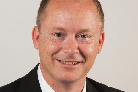 Jorden kalder Paw Amdisen