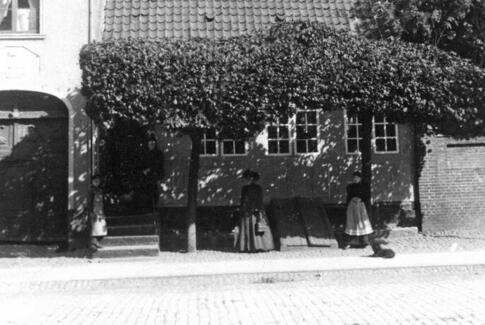 Byens gader og deres beboere: Herman Bang