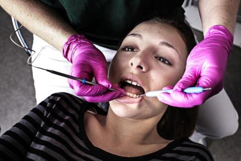 Flygtningebørn udfordrer tandplejens økonomi