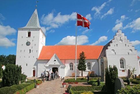 Østbirk og Yding kirker holder åbent
