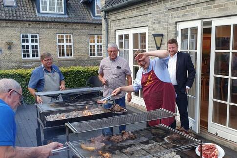 Mandemonopol med bøf på gaflen