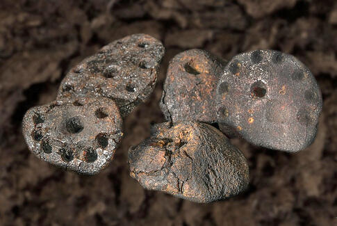 Rokær – høj og grav