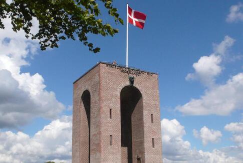 Folkemøde på Ejer Bauvnehøj