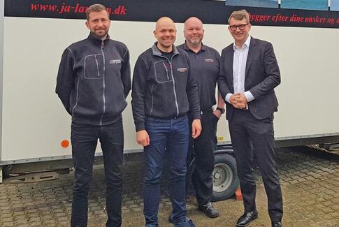 Beskæftigelsesminister Troels Lund Poulsen på besøg hos Tømrer-, Murer- &amp; Kloakmester John A. Laursen A/S
