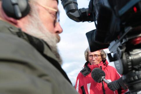 70-årig nybygger tog første spadestik til sit nye hus