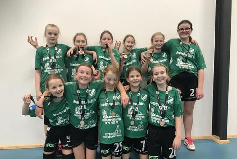 U12 piger med selvtillid og flot spil