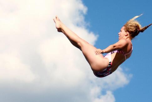 Danmarks dygtigste udspringere til friluftsbadets 50-års jubilæum