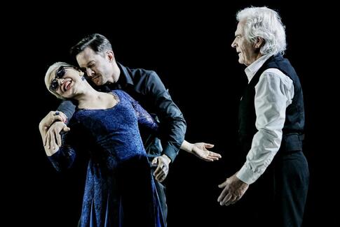 Passion, opera, tango og en 13 meter lang catwalk